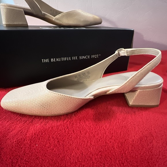 Naturalizer Jayla Comfort Slingback Pumps Sandals Shoes And Women's Sz 8 Sand - Picture 10 of 16